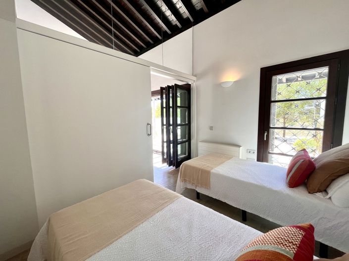 Image No.12-2 Bed Townhouse for sale