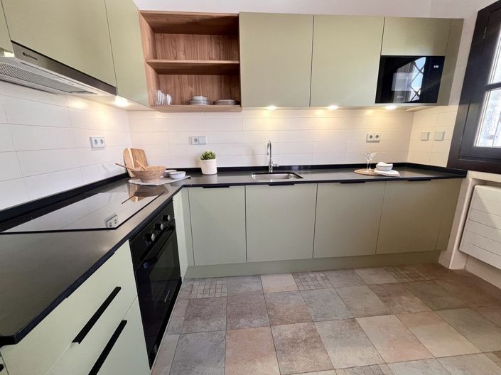 Image No.16-2 Bed Townhouse for sale