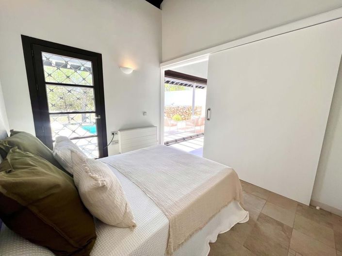 Image No.8-2 Bed Townhouse for sale