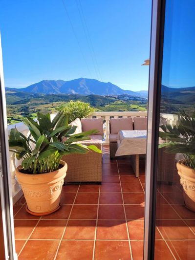 Image No.20-3 Bed Townhouse for sale