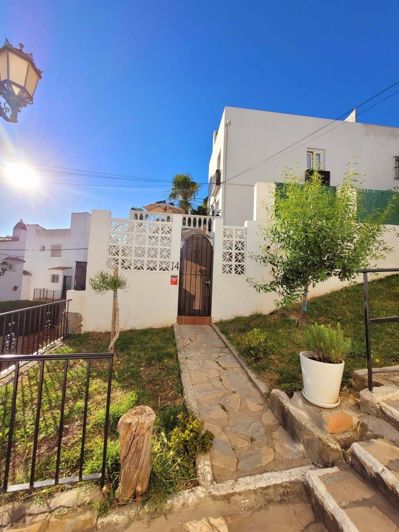 Image No.30-3 Bed Townhouse for sale