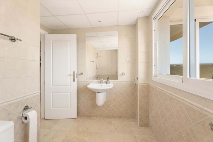 Image No.24-3 Bed Apartment for sale