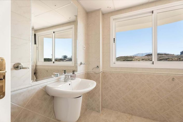 Image No.25-3 Bed Apartment for sale