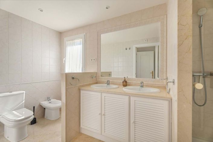 Image No.28-3 Bed Apartment for sale