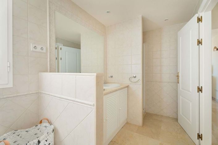 Image No.29-3 Bed Apartment for sale