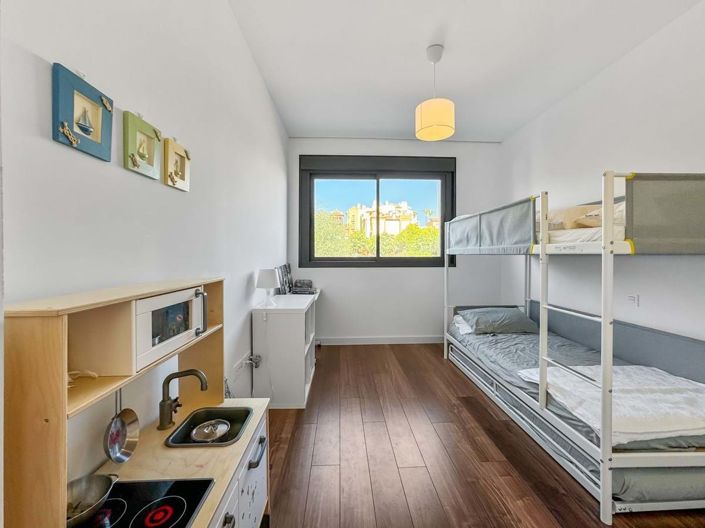 Image No.18-4 Bed Townhouse for sale