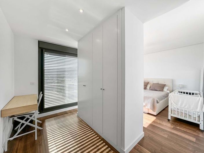 Image No.26-4 Bed Townhouse for sale