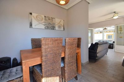 1447-643526-78d1f4f8b6655591b02d22fabb36a692d