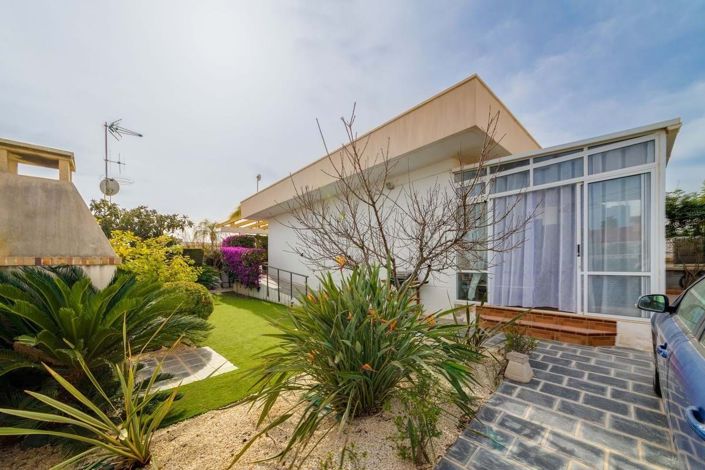 Image No.32-2 Bed Bungalow for sale