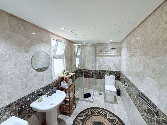 Image No.24-4 Bed Townhouse for sale