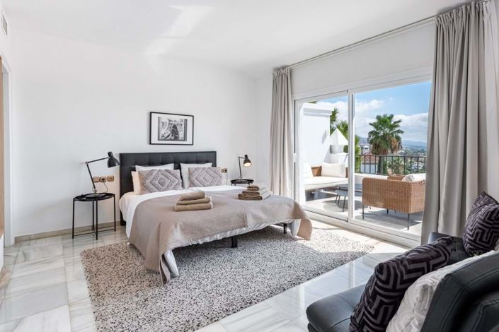 Image No.11-3 Bed Property for sale