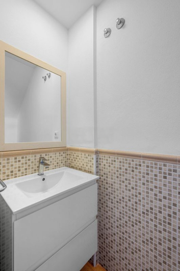 Image No.14-2 Bed Semi-Detached for sale