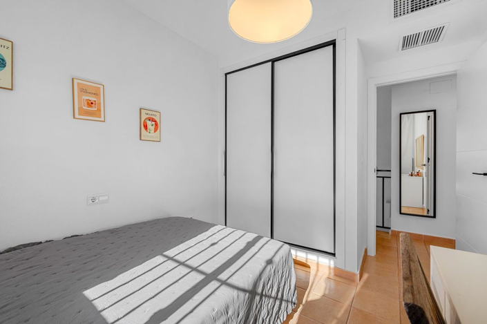 Image No.15-2 Bed Semi-Detached for sale