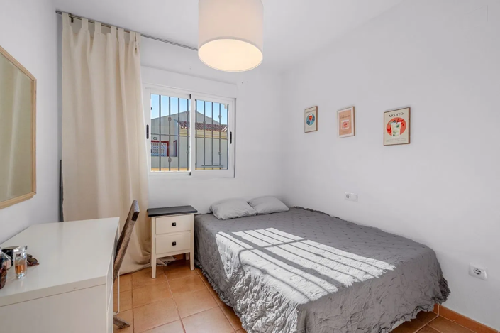 Image No.16-2 Bed Semi-Detached for sale