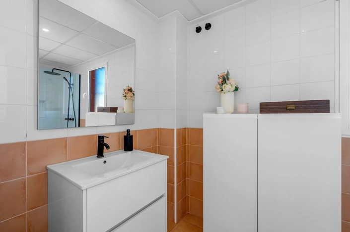 Image No.19-2 Bed Semi-Detached for sale