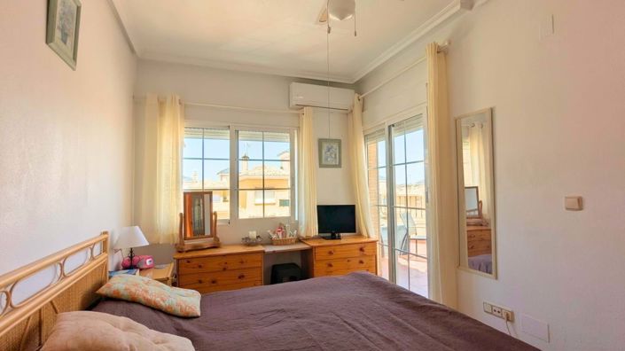 Image No.35-2 Bed Villa for sale