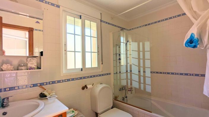 Image No.40-2 Bed Villa for sale