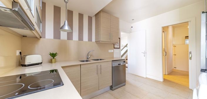 Image No.11-4 Bed Semi-Detached for sale