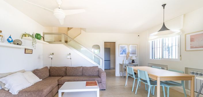 Image No.26-4 Bed Semi-Detached for sale