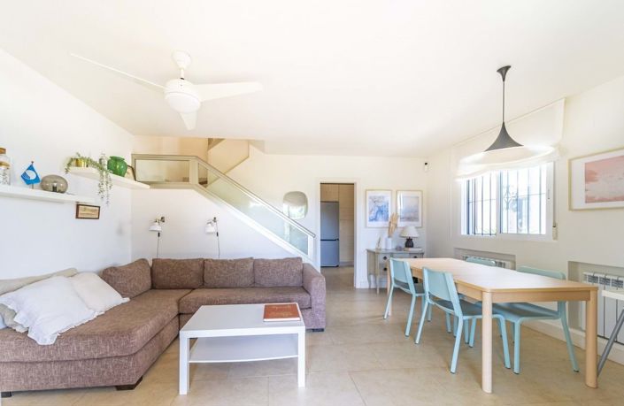 Image No.4-4 Bed Semi-Detached for sale