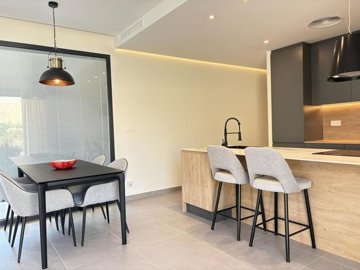 1447-643947-78d1f4f8b6655591b02d22fabb36a692d