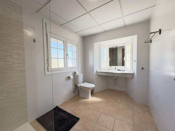 Image No.18-3 Bed Villa for sale