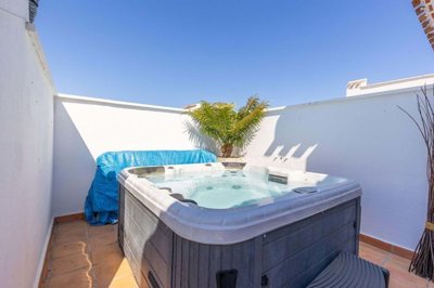 1447-643944-78d1f4f8b6655591b02d22fabb36a692d