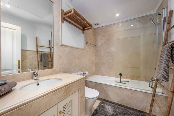 Image No.28-4 Bed Apartment for sale