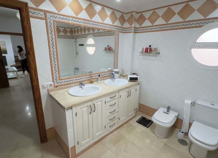 Image No.26-5 Bed Villa for sale