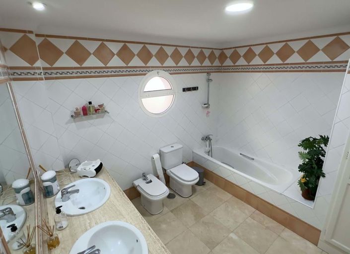 Image No.27-5 Bed Villa for sale