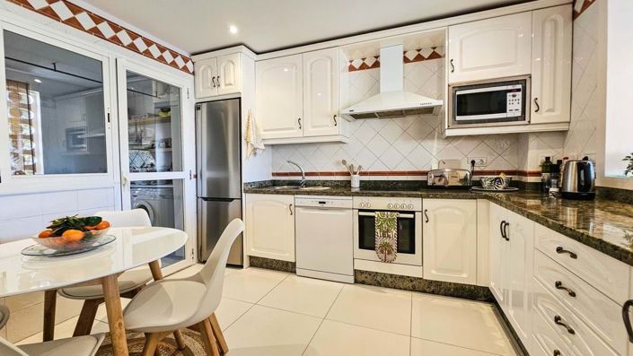 Image No.12-4 Bed Townhouse for sale