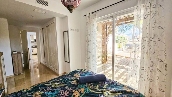 Image No.13-4 Bed Townhouse for sale