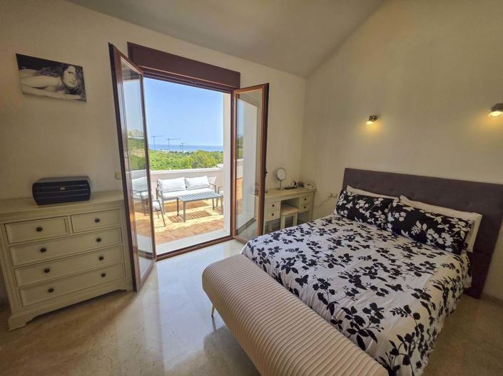 Image No.35-3 Bed Semi-Detached for sale