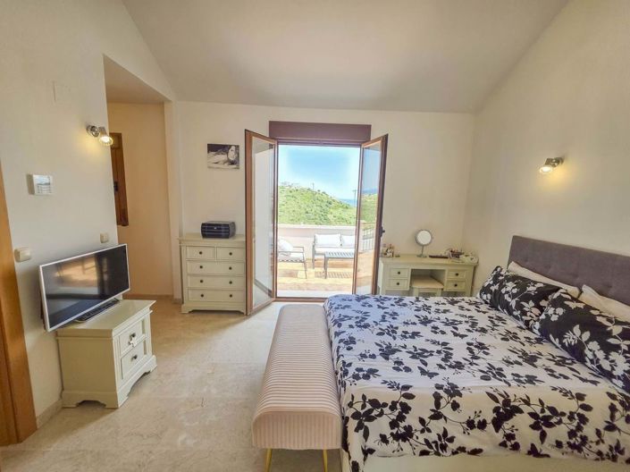 Image No.38-3 Bed Semi-Detached for sale