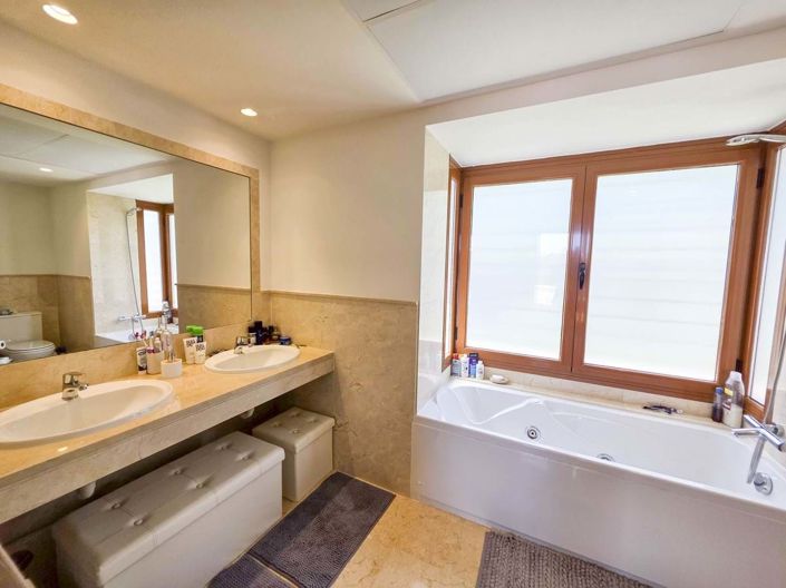 Image No.40-3 Bed Semi-Detached for sale