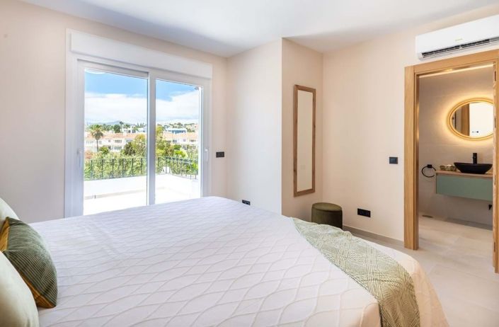 Image No.13-4 Bed Townhouse for sale