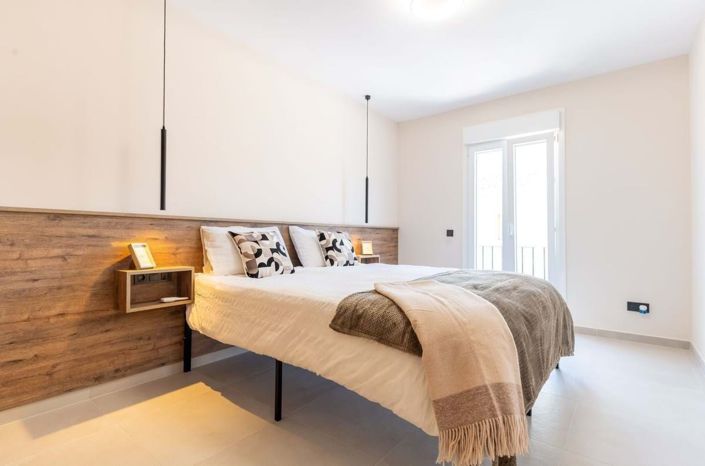 Image No.17-4 Bed Townhouse for sale