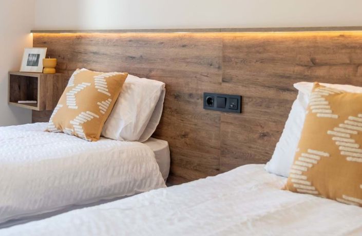 Image No.22-4 Bed Townhouse for sale