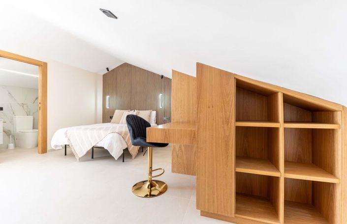 Image No.9-4 Bed Townhouse for sale