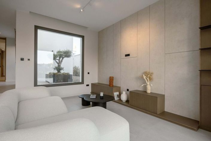 Image No.2-4 Bed Villa for sale