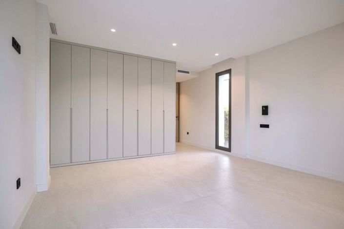 Image No.24-4 Bed Villa for sale