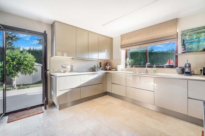 Image No.6-3 Bed Villa for sale