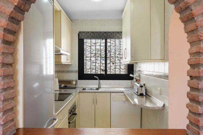 Image No.12-5 Bed Semi-Detached for sale