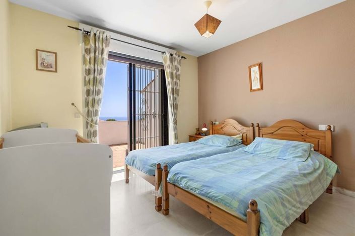 Image No.20-5 Bed Semi-Detached for sale