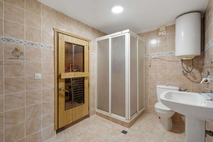 Image No.29-5 Bed Semi-Detached for sale