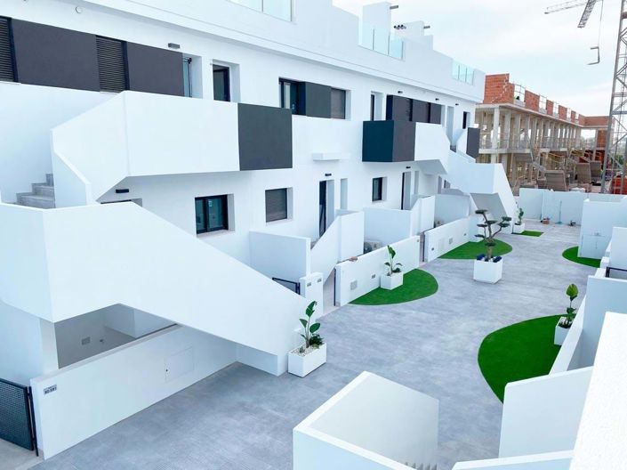 Image No.15-2 Bed Townhouse for sale