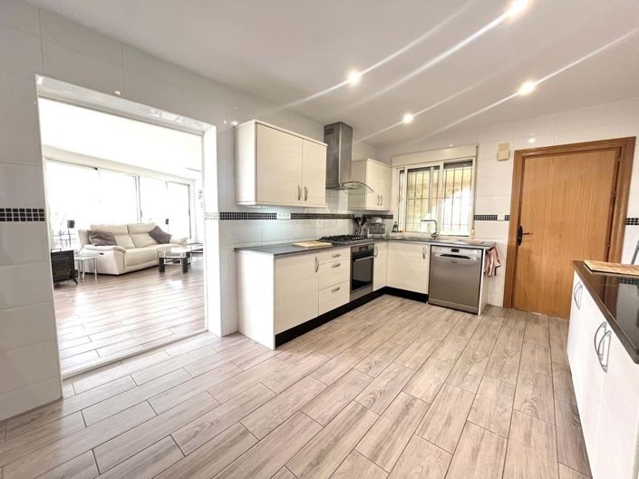 Image No.6-3 Bed Villa for sale