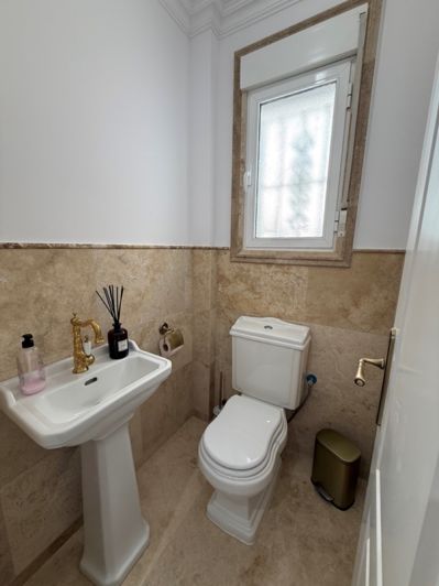 Image No.10-3 Bed Property for sale