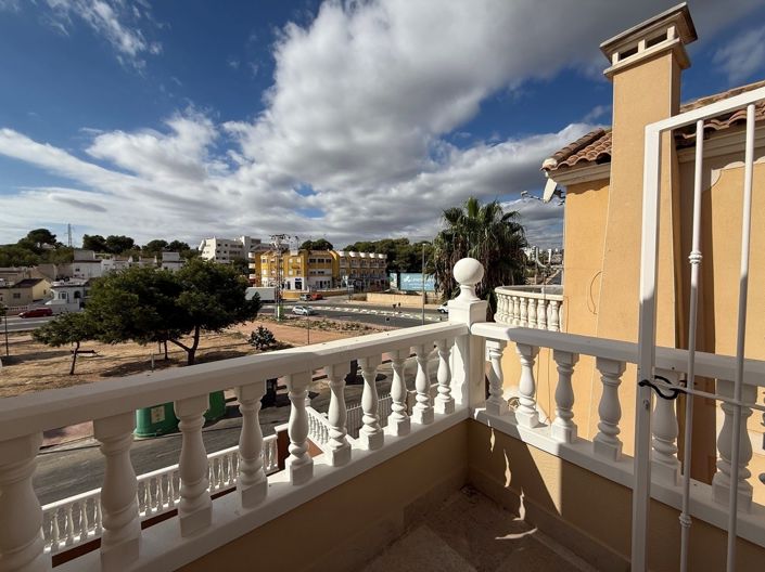 Image No.17-3 Bed Property for sale