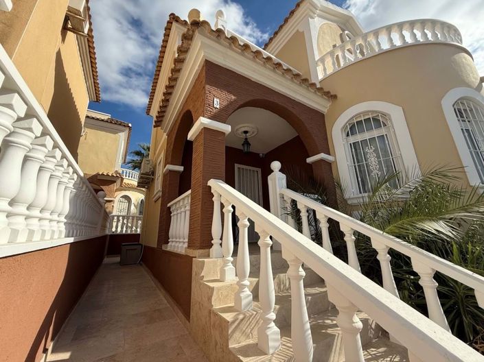 Image No.3-3 Bed Property for sale